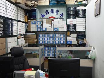 点击查看大图 深圳市福田区新亚洲电子市场永兴强电子商行实景