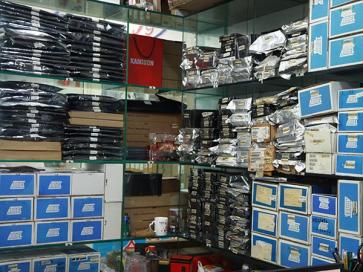 点击查看大图 深圳市福田区新亚洲电子市场永兴强电子商行实景