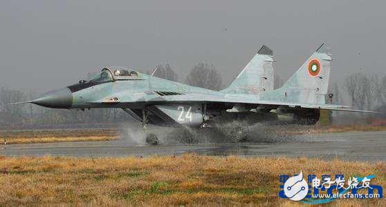 米格-29战机全部退役，我国枭龙战机遭遇滑铁卢，二手F/A-18E/F成为新机