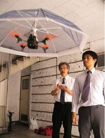 FreeParasol：无人机免举自动雨伞，AI技术识别并跟踪头部自动跟随主人