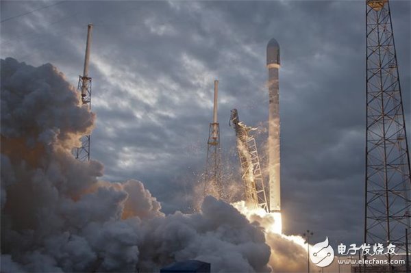 9月1日,spacex火箭在測試時爆炸,火箭與衛星燒燬.