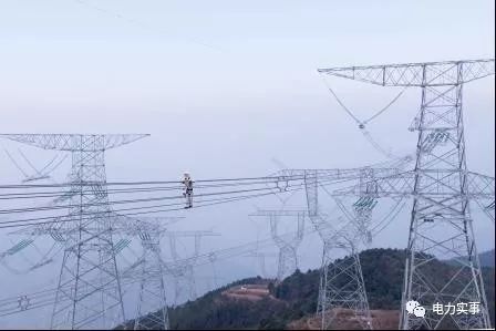 看哭了！一支特高压“青年军”：挺进大山深处，他们带电工作于千米高空